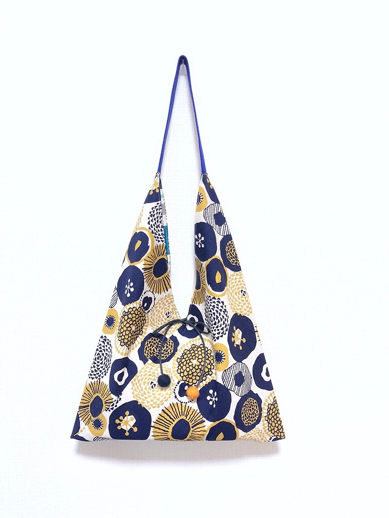 日式粽形側背包/大尺寸/藍黃幾何花-藍色條 - 側背包/斜背包 - 棉．麻 藍色