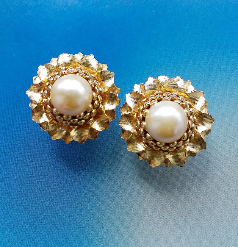 Vintage Jewelry 西洋古董飾品 立體 花形 層疊 仿珠 夾式耳環 - 耳環/耳夾/耳骨夾 - 其他金屬 金色
