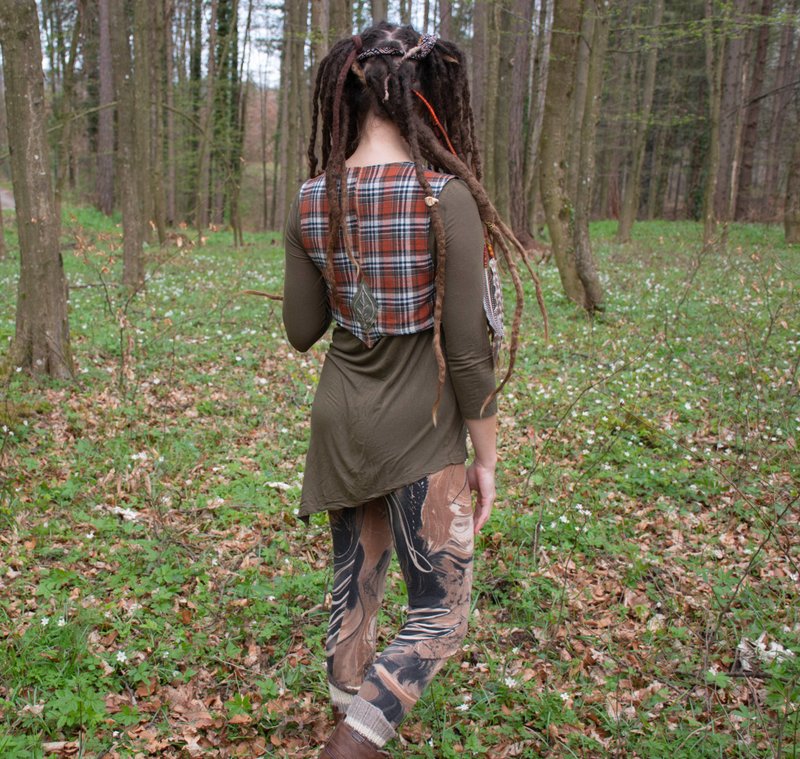 Green and brown women short vest, forest elven festival costume - 背心/無袖上衣 - 其他材質 綠色