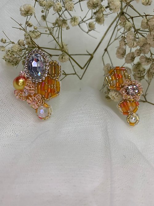 white-magic Piercing earrings, honeycomb pattern, handmade