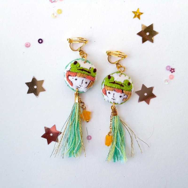 Hand - painted embroidered illustration earrings frog little me earring  - Earrings & Clip-ons - Thread 