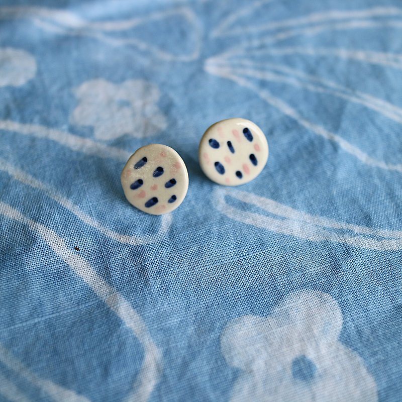 Dot Dot earring 6 - Earrings & Clip-ons - Pottery Black