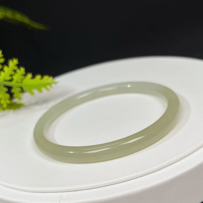 和田玉手鐲59MM 老料湖水綠飄糖玉手環 附證書 清靈之氣 上手溫婉 - 手鍊/手環 - 玉石 綠色