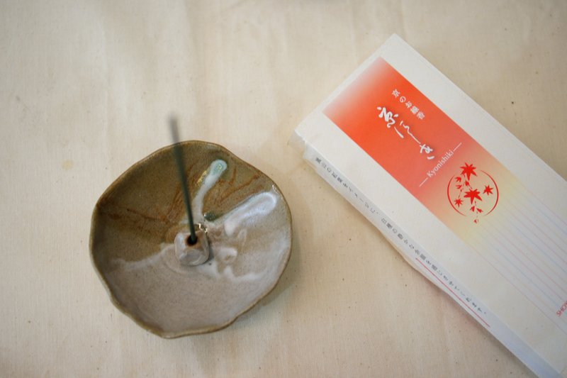 手捏粉引小缽  Ø8cm 淺缽 醬料碟  點心盤 飾品盤 線香座 - 盤子/餐盤/盤架 - 陶 藍色