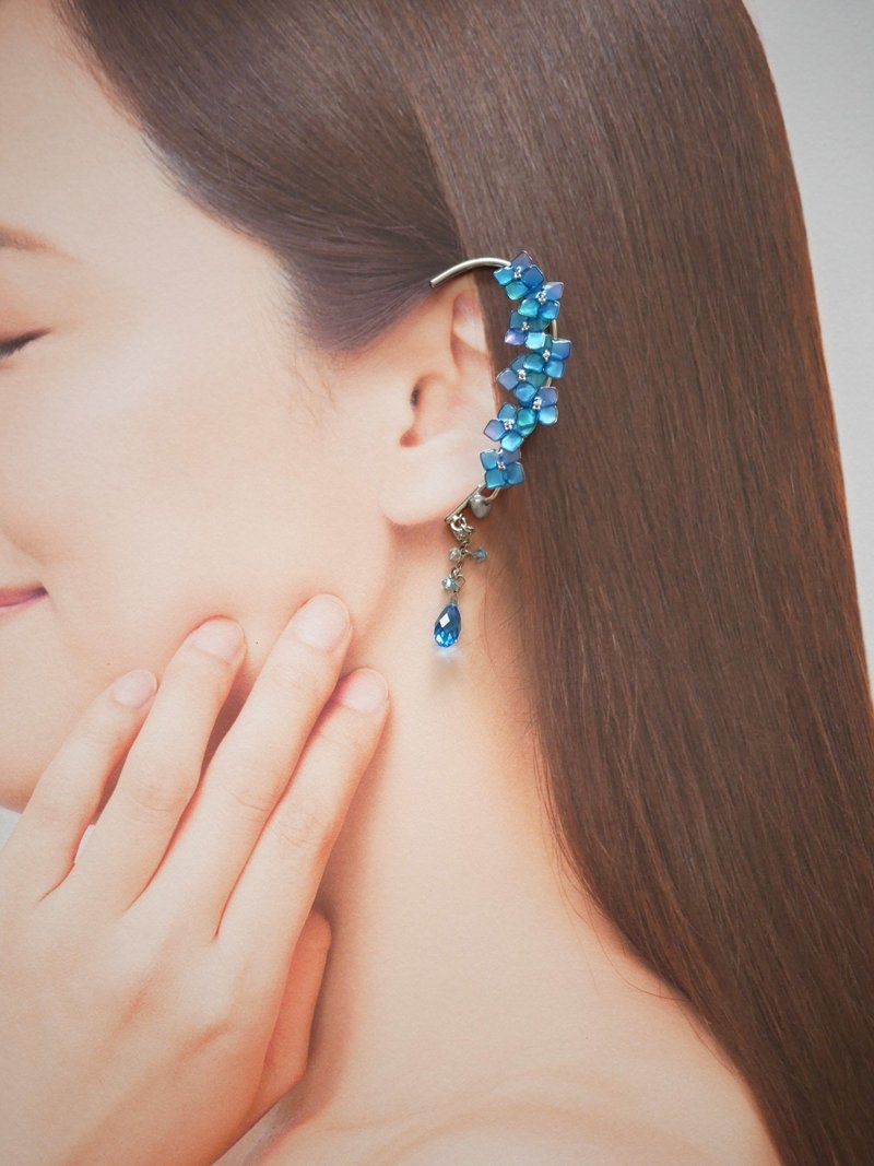 繡球花 藍色 耳掛式耳環 單耳 - 耳環/耳夾 - 樹脂 藍色