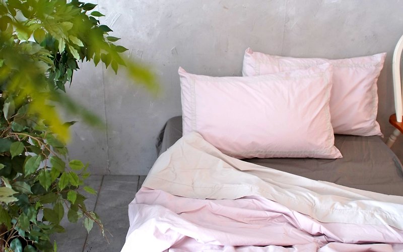 Queen_Writing a Love Poem bedding set_ fresh quartz pink & light beige - เครื่องนอน - ผ้าฝ้าย/ผ้าลินิน สึชมพู