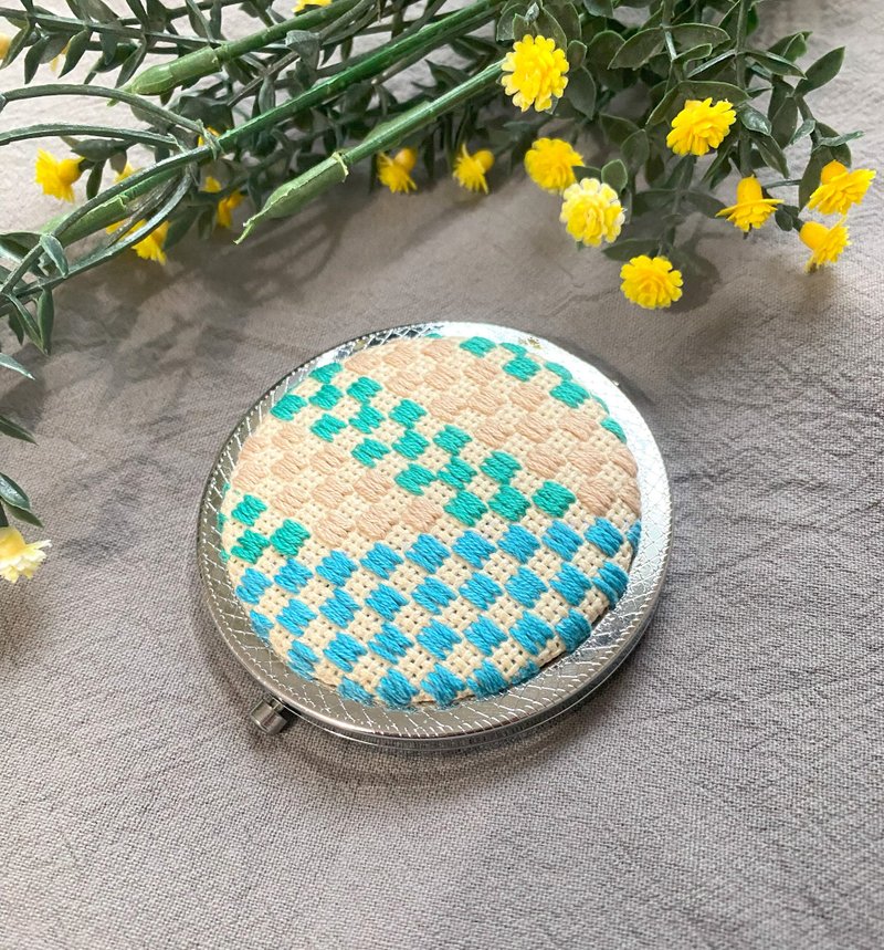 小巾繡鏡盒 手鏡 刺繡 格子 - 彩妝刷具/鏡子/梳子 - 繡線 多色