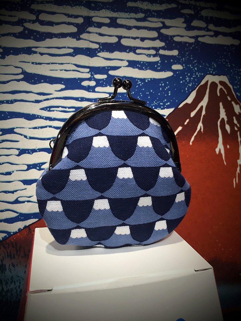 富士山/零錢包/口金包/日本浮世繪富士山小口金包 - 散紙包 - 棉．麻 藍色
