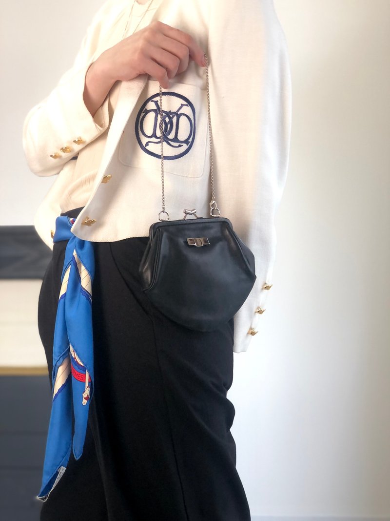 【 日本直送　名牌中古包 】Salvatore Ferragamo ショルダーバッグ ブラック ヴァラ レザー がま口 vintage オールド yntg52 - 側背包/斜背包 - 真皮 黑色
