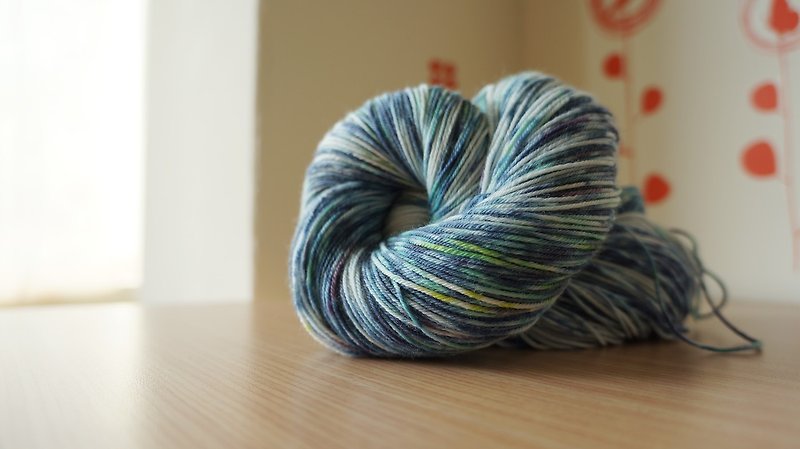 手染襪線。藍色渲染(超水洗美麗諾/尼龍/7525) - 編織/羊毛氈/布藝 - 羊毛 
