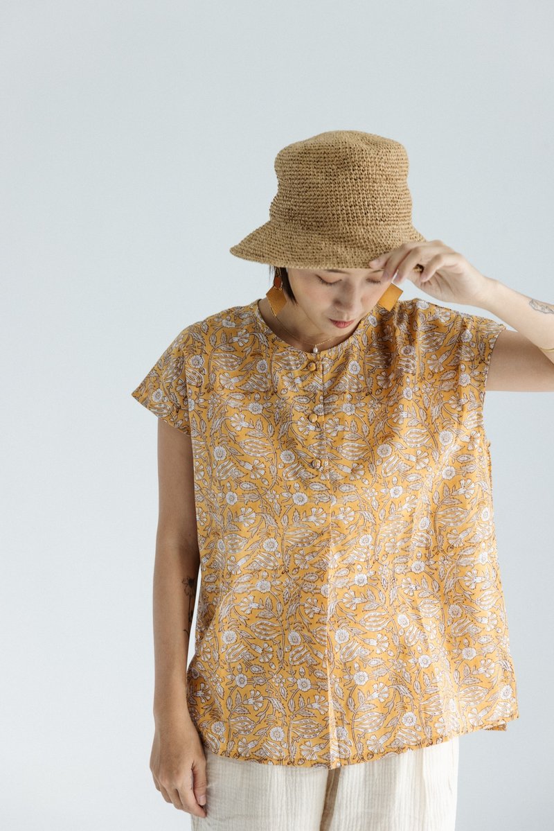 Woodblock printed short-sleeved top_Huanghua - เสื้อกั๊กผู้หญิง - ผ้าฝ้าย/ผ้าลินิน สีเหลือง