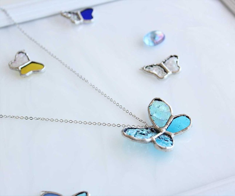 Stained glass necklace [blue butterfly] - Necklaces - Glass Transparent