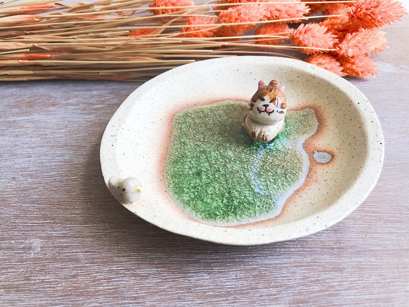 Little Cat -Handmake Ceramic and glass Jewellery plate - กล่องเก็บของ - ดินเผา สีนำ้ตาล