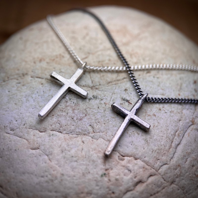 Sterling silver jewelry/reversible cross/textured silver jewelry - สร้อยคอ - เครื่องประดับ สีเงิน