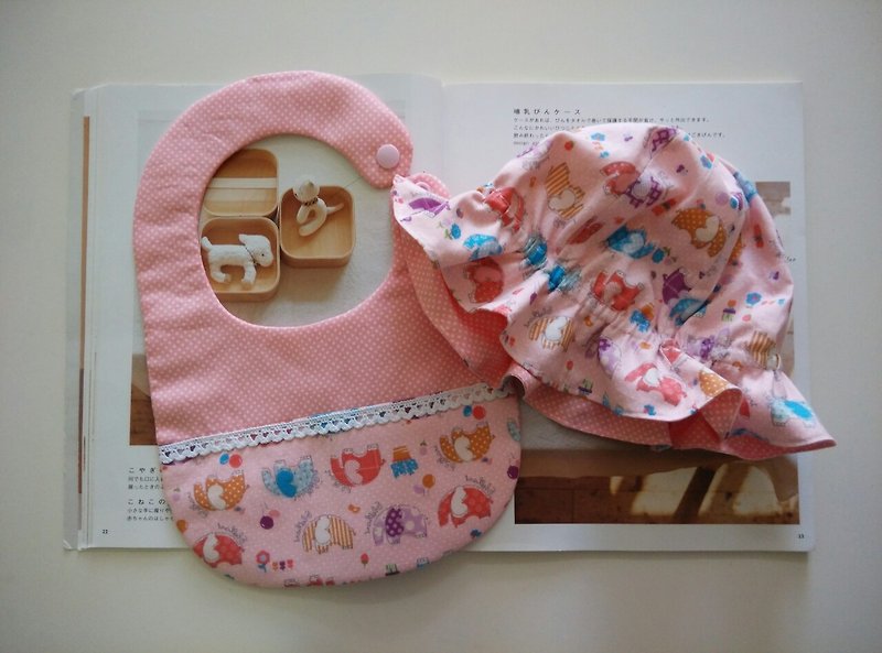 粉色大象彌月禮物兩件組 嬰兒帽+圍兜 - 滿月禮物 - 棉．麻 粉紅色