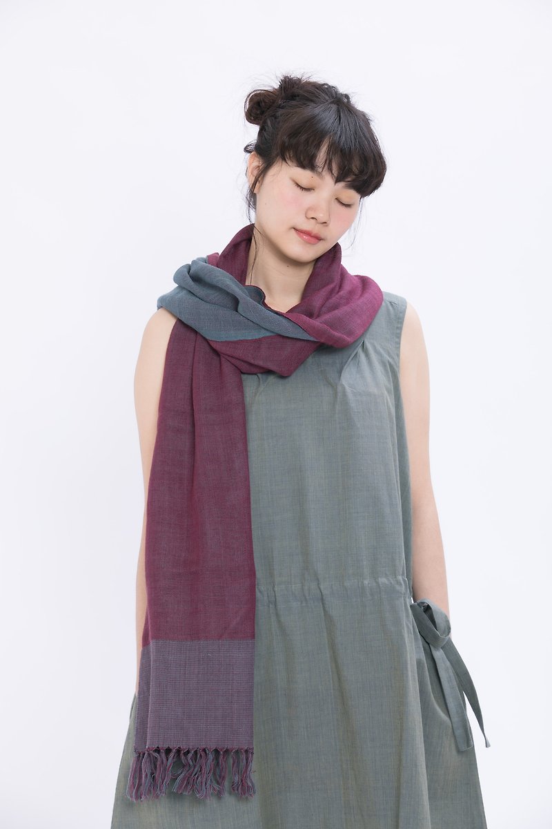 繁花夢境 羊毛圍巾-微泡葡萄-公平貿易 - 圍巾/披肩 - 羊毛 紫色
