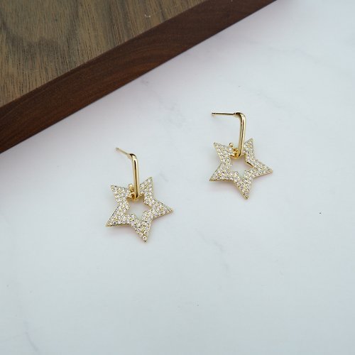 panne Star shape crystal Post Earring in gold plated