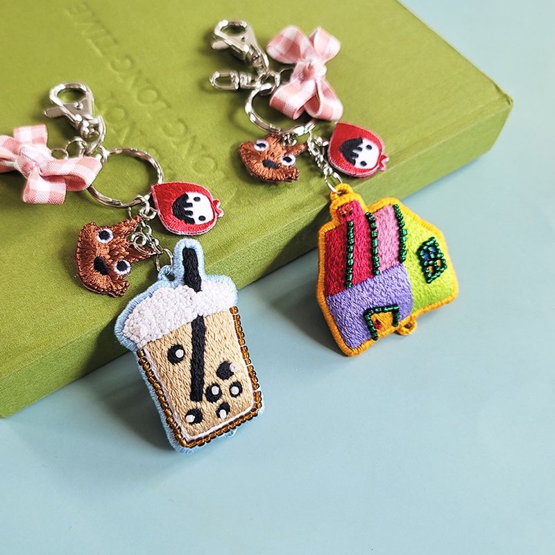 Good Luck Sachet Charm 3D Pin Taiwan Snack Little Red Riding Hood and Big Bad Wolf Bow Keychain - ที่ห้อยกุญแจ - ผ้าฝ้าย/ผ้าลินิน หลากหลายสี