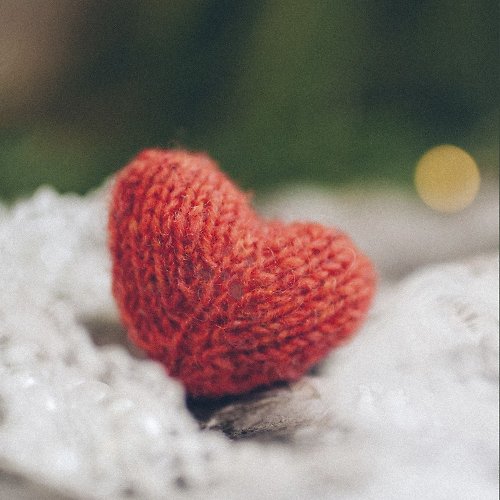 Cute Knit Toy Perfect Heart knitting pattern. Knitted Saint Valentine heart tutorial