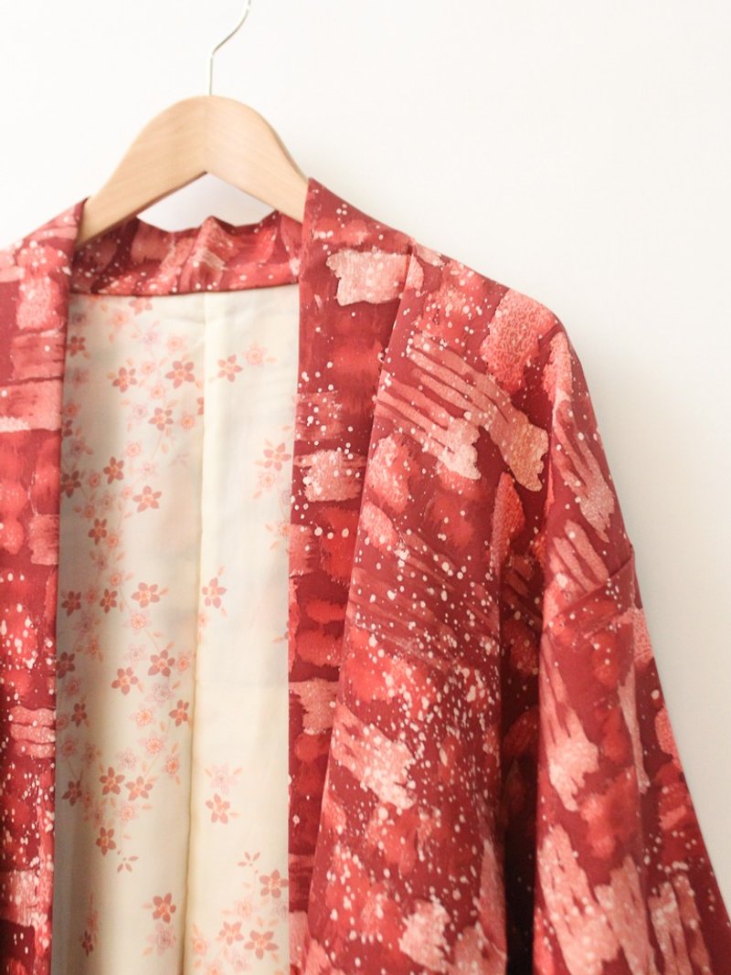Vintage Japanese made red snowflake and wind print vintage feather kimono jacket blouse cardigan Kimono - เสื้อแจ็คเก็ต - เส้นใยสังเคราะห์ สีแดง