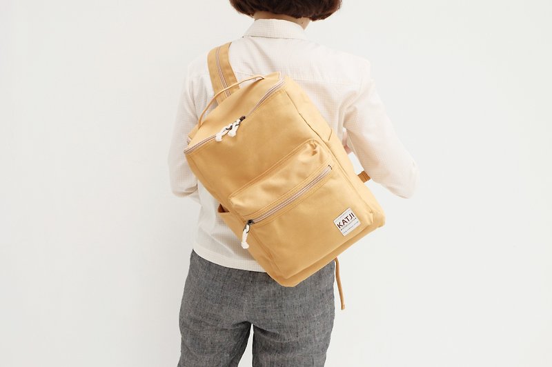 BUCKET BEAM BAG : HONEY COLOR - กระเป๋าเป้สะพายหลัง - วัสดุอื่นๆ สีเหลือง