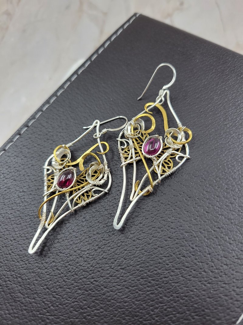 Medieval magic wind purple teeth black Stone silver hand-wound earrings - Earrings & Clip-ons - Crystal 