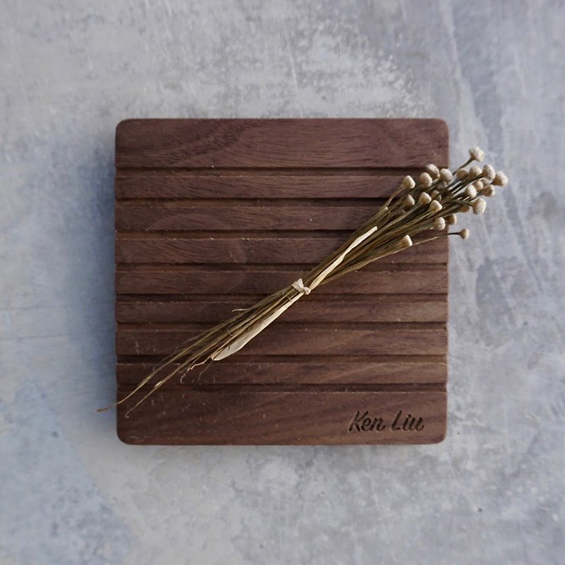 Line handmade log coaster-North American walnut free lettering | Comes with a Christmas card - Coasters - Wood Brown