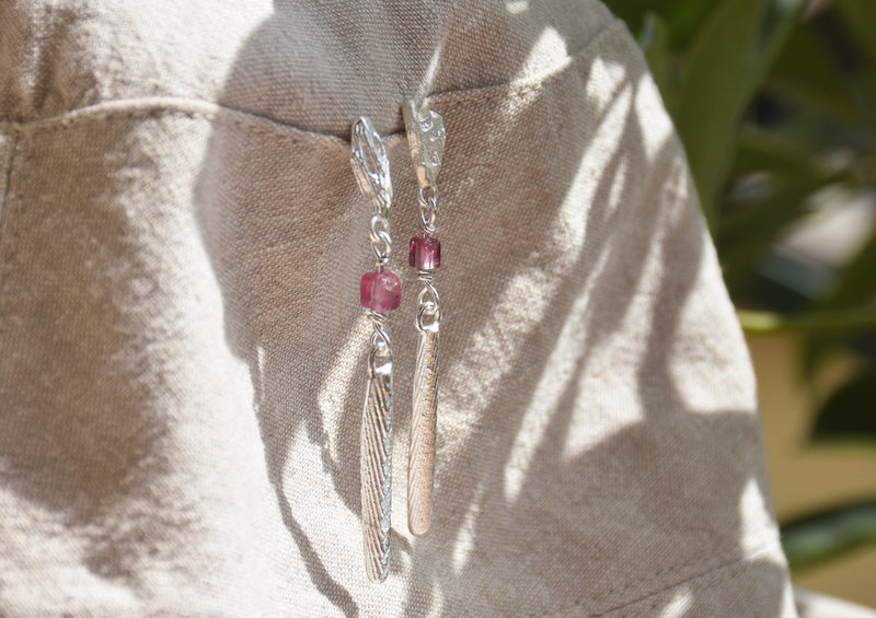 925 Silver handmade natural texture asymmetric red tourmaline sterling Silver earrings - ต่างหู - เงินแท้ สีเงิน