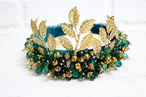 Designer beaded jewelry by Mariya Klishina Emerald gold crown with leaves Beaded tiara Green royal diadem Bridal crown
