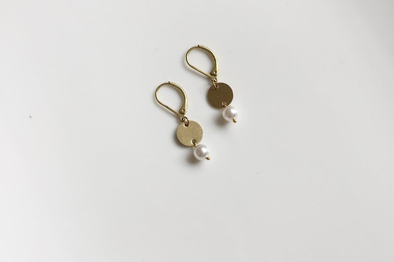 銅片丸子 珍珠黃銅造型耳環 - 耳環/耳夾 - 其他金屬 金色