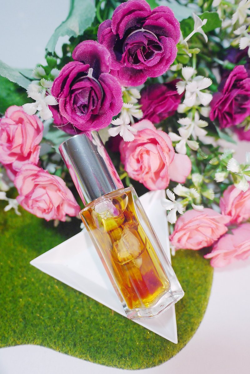 【Winter Rose】warm sweet essential oil / perfume - Fragrances - Plants & Flowers Pink