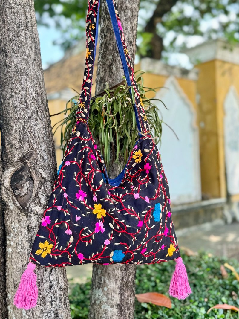 手工刺繡 黑色 花卉 斜背包 肩背包 斜孭袋 單肩包 側肩包 - 側背包/斜背包 - 絲．絹 黑色