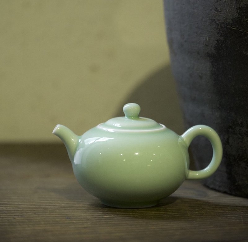【 伍中珍藏 】梅子青釉瓷壺 - 茶壺/茶杯/茶具 - 瓷 