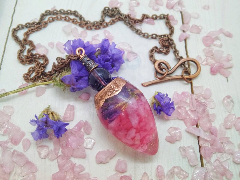 Rose quartz and flowers pendulum necklace / Resin jewelry electroformed - 項鍊 - 其他材質 粉紅色