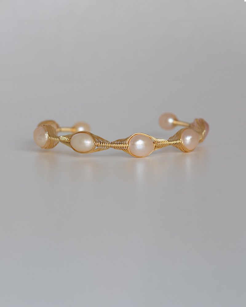 freshwater pearl bracelet - สร้อยข้อมือ - ไข่มุก 