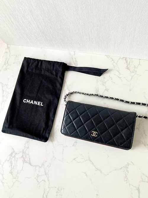 【LA LUNE】Vintage Chanel Classic Lamb Skin Leather Flap Long