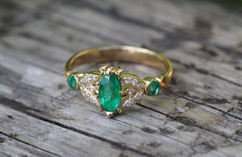 14k gold ring with marquise cut emerald side diamonds, emeralds and sapphires - 戒指 - 貴金屬 金色