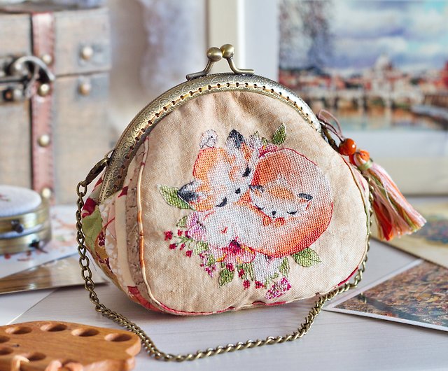 Handmade quilted pouch, purse with cute Foxies micro cross stitching - Shop  LittleRoomInTheAttic Toiletry Bags & Pouches - Pinkoi