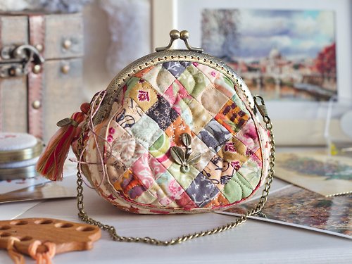 Handmade quilted pouch, purse with cute Foxies micro cross stitching - Shop  LittleRoomInTheAttic Toiletry Bags & Pouches - Pinkoi