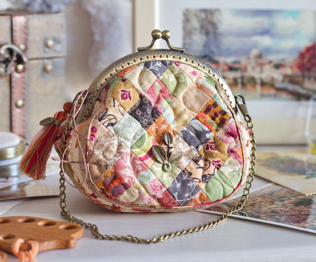 Handmade quilted pouch, purse with cute Foxies micro cross stitching - Shop  LittleRoomInTheAttic Toiletry Bags & Pouches - Pinkoi