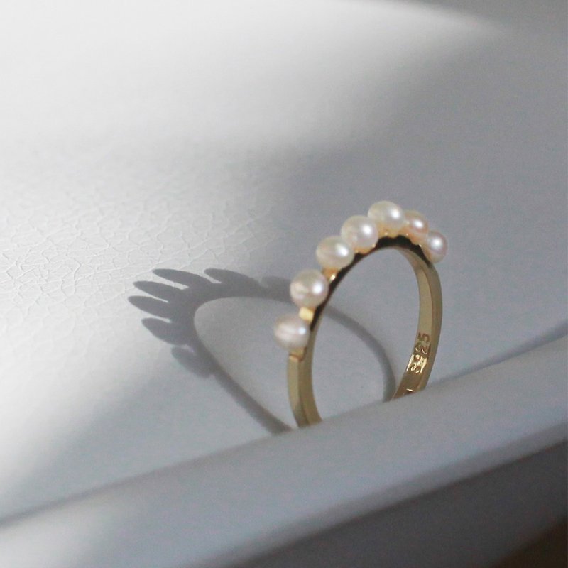 Miss Queeny original | spring series wreath ring pearl natural 925 sterling silver - แหวนทั่วไป - โลหะ สีทอง