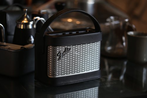 Fender Newport ワイヤレス Bluetooth スピーカー 厚手の牛革製