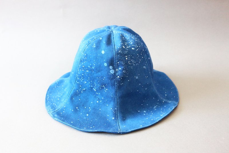Blue stained fisherman hat - sparkling stars - หมวก - ผ้าฝ้าย/ผ้าลินิน สีน้ำเงิน