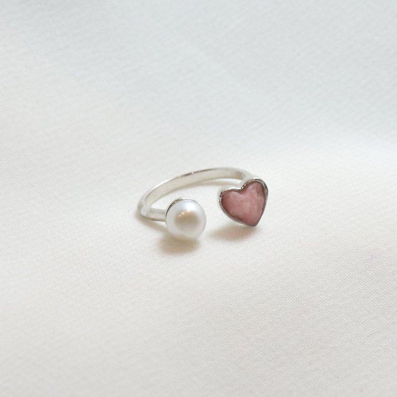 เครื่องประดับ Rockmejewelry รุ่น miniheart with pearl ring - แหวนทั่วไป - วัสดุอื่นๆ สีเงิน