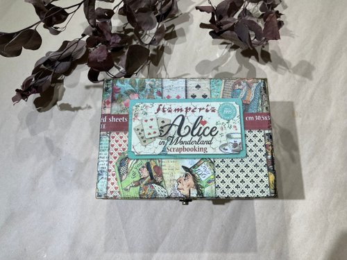 Mio D.C.P. 黛 你開心每一天 收納盒 置物盒 愛麗絲夢遊仙境 寶盒 珠寶盒 蝶古巴特 紙藝拼貼