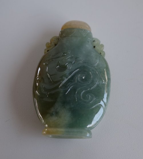 山奇藝術 snuff bottle天然三彩翡翠鼻煙壺 鼻煙壺 回首螭龍 翡翠 jade文玩