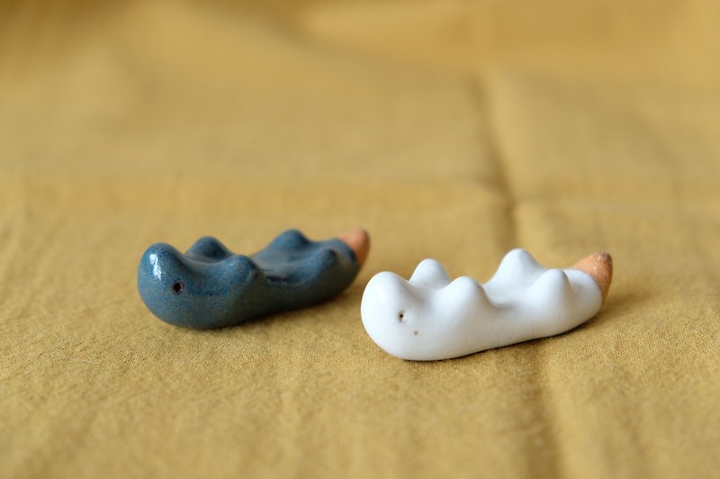 Small sea otter | chopsticks holder / wedding small objects - Chopsticks - Pottery Multicolor