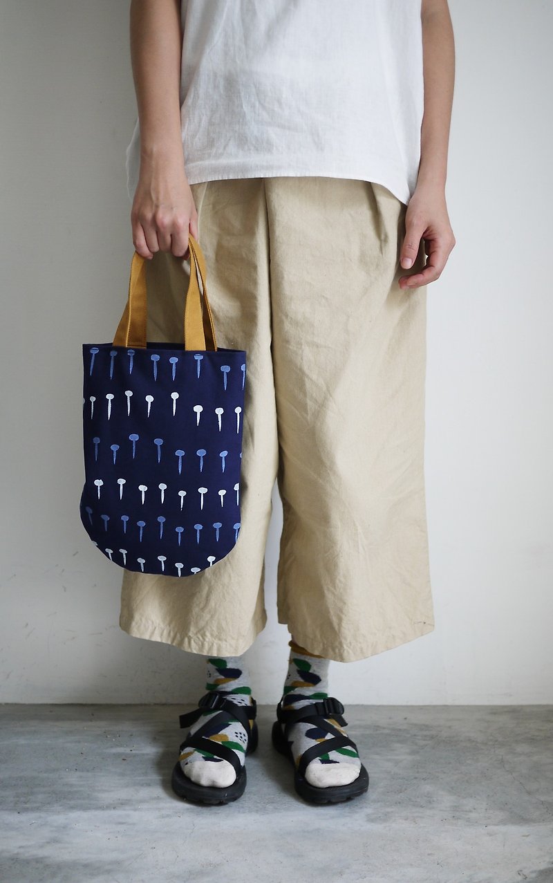 Moshimoshi | Small round bag - Shiitake - กระเป๋าถือ - ผ้าฝ้าย/ผ้าลินิน สีน้ำเงิน