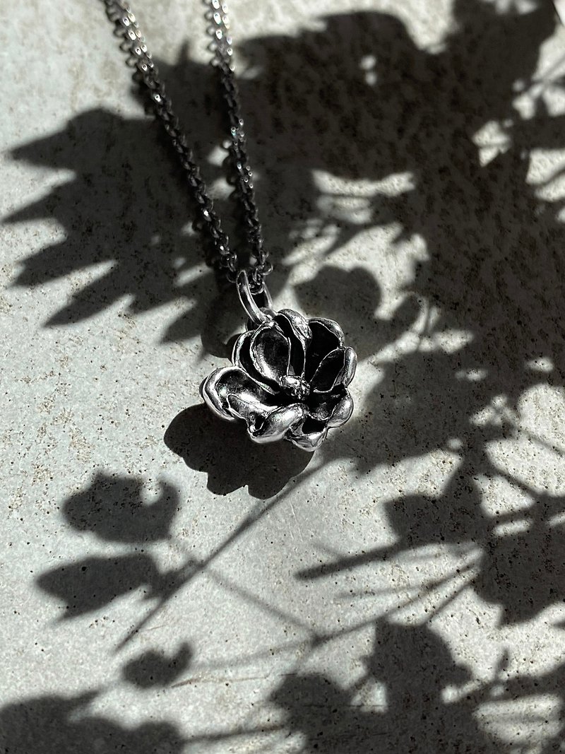 925 Sterling Silver Magnolia Necklace Front / Flower / Vintage / Anti-allergy - Necklaces - Sterling Silver Silver