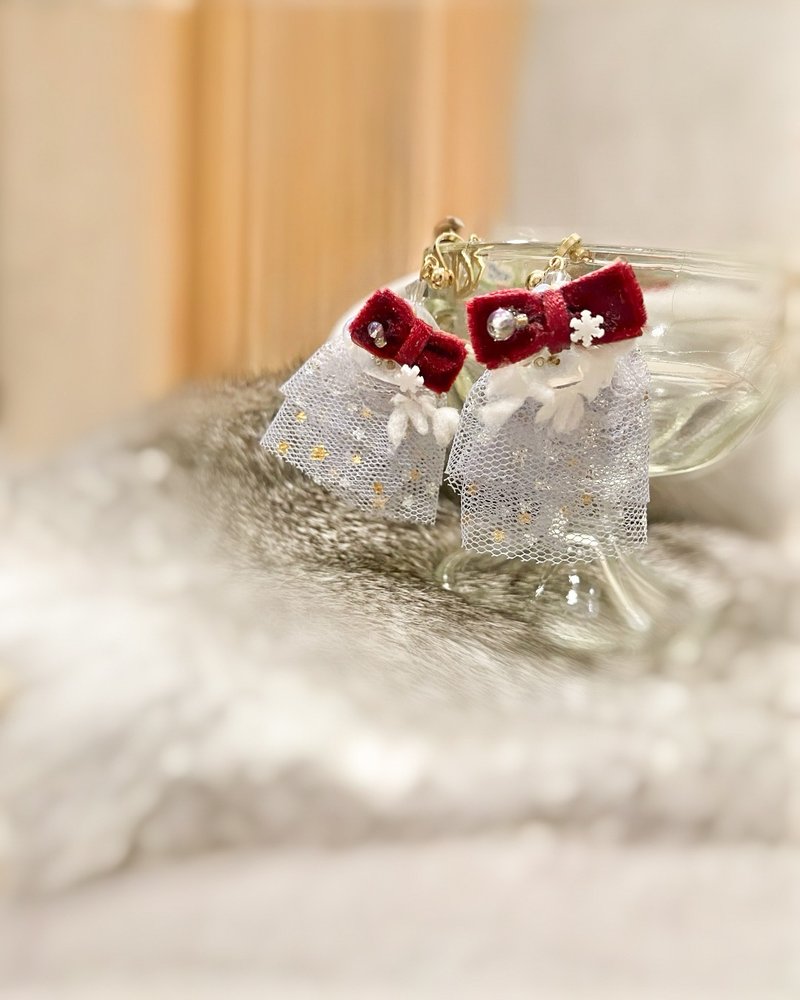 レッドベルベットスノー 手作りイヤリング みみぼねくらっぷ ピアス | 植椛。飾 ニッチブランド - ピアス・イヤリング - その他の素材 レッド